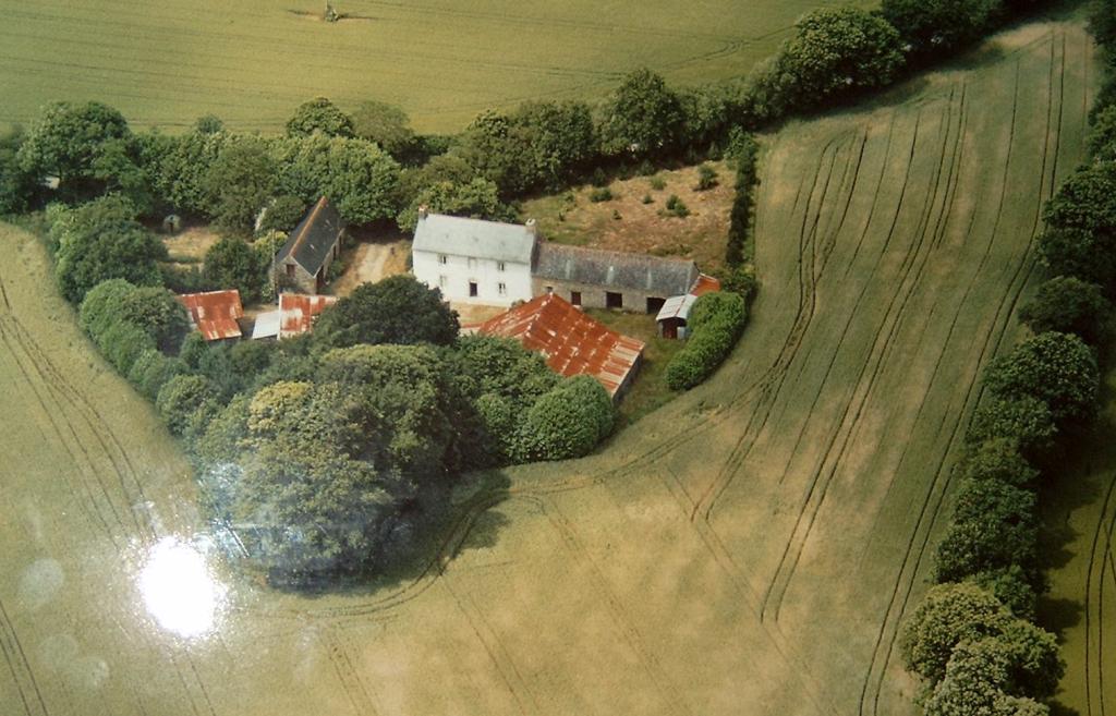 Dit is een foto van een luchtfoto van een paar ...